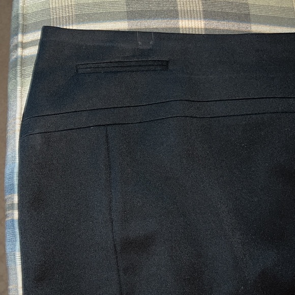 Women’s Express Pencil Skirt - Picture 2 of 7